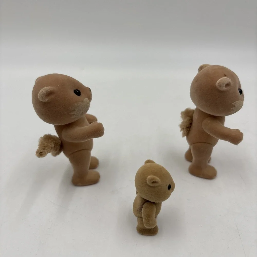 Sylvanian Families Neptune Otter Family And Baby Figure